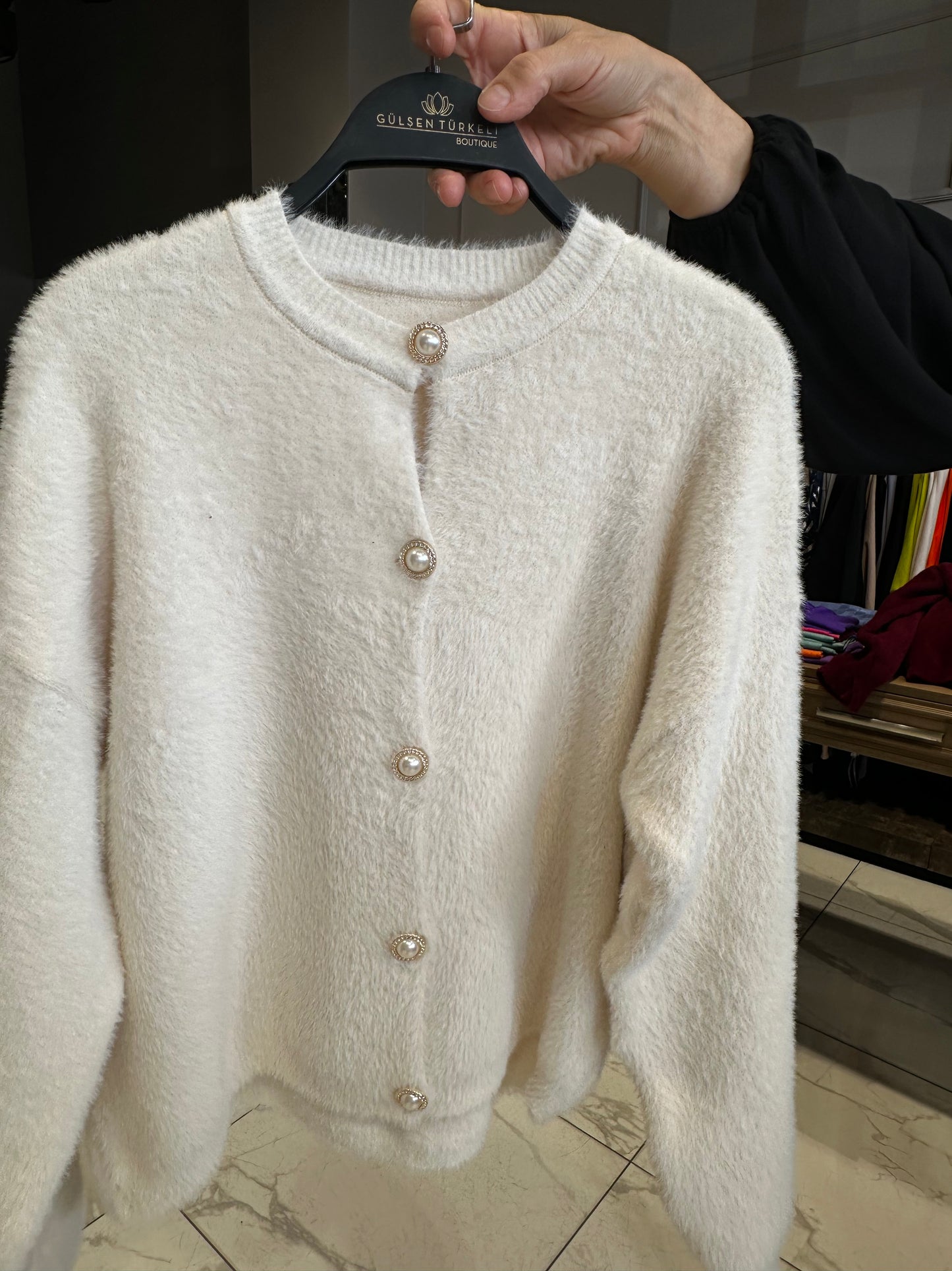 Düğme Detaylı Beyaz Angora Hırka