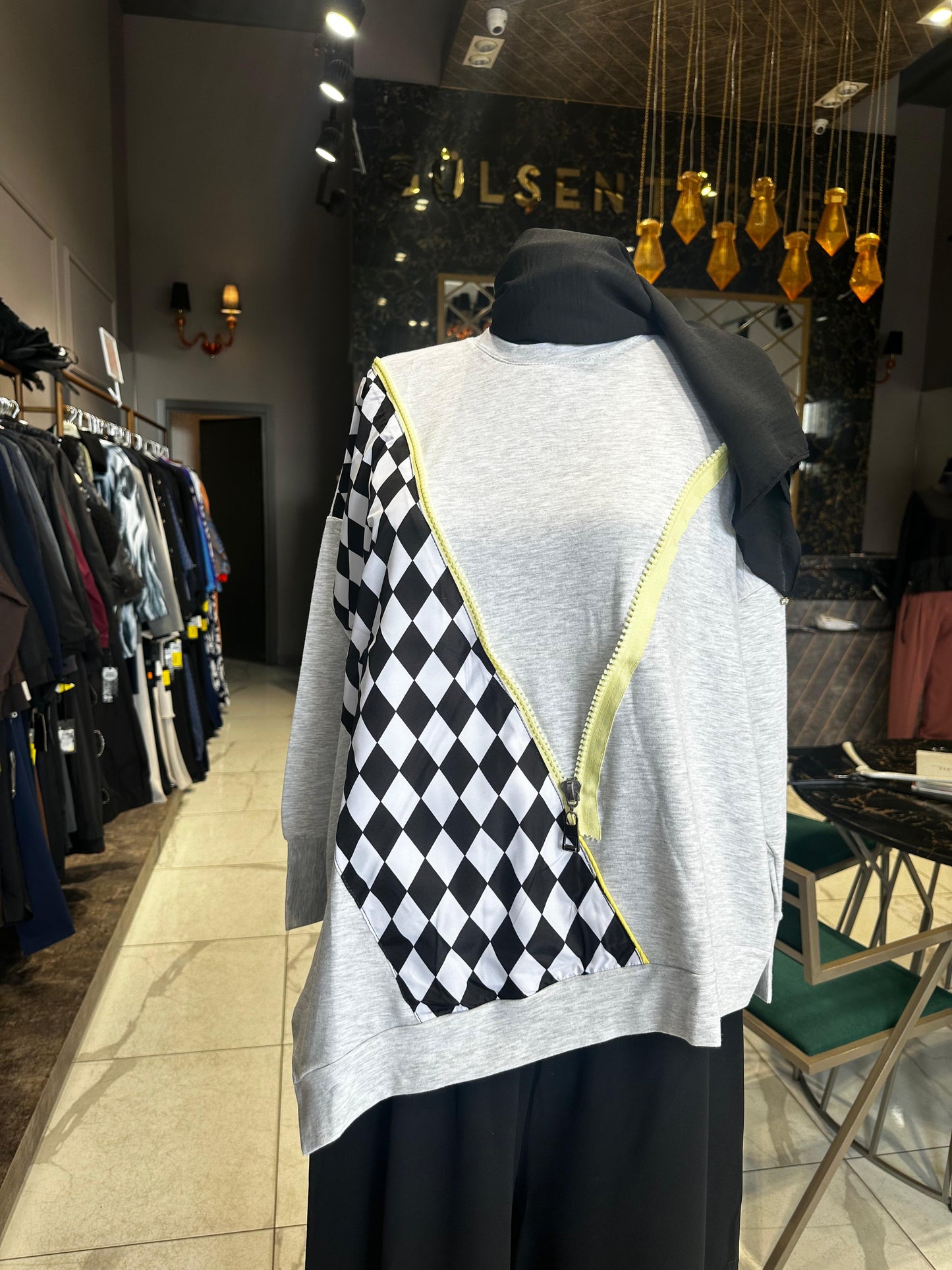 Dama Tunik