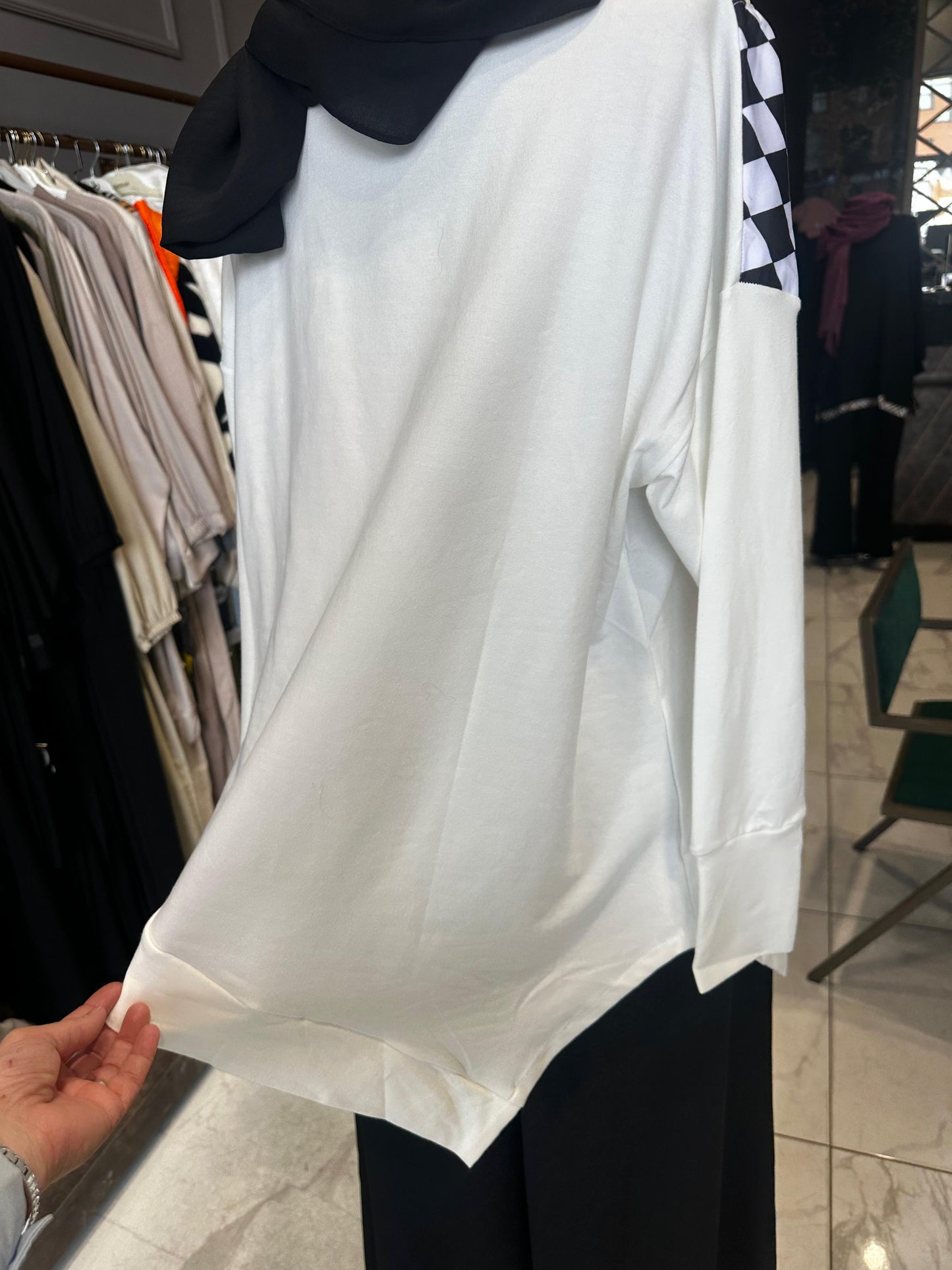 Dama Tunik