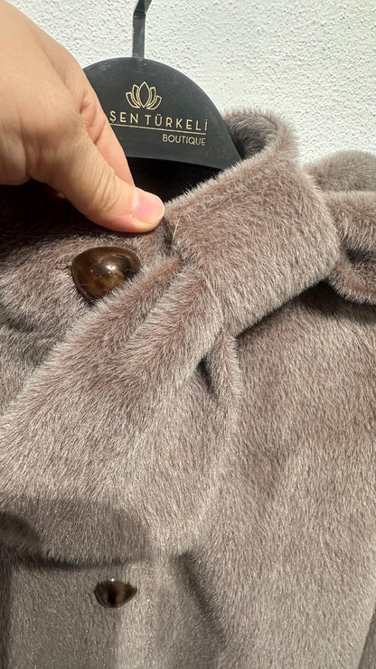 Tay Tüyü Yandan Fiyonk Detay Astarlı Kaban