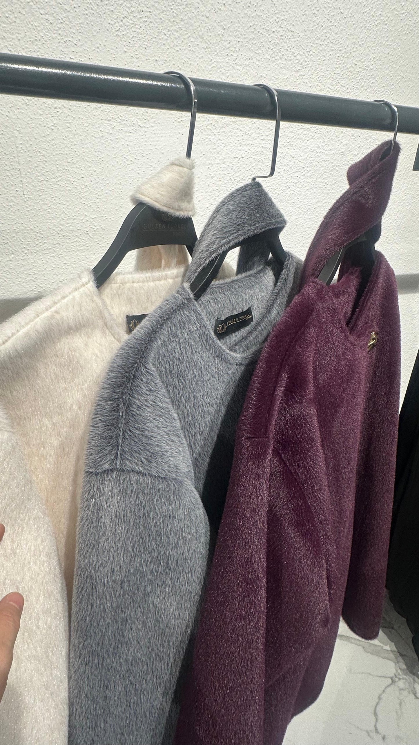 Tay Tüyü Yandan Kapama Astarlı Kaban