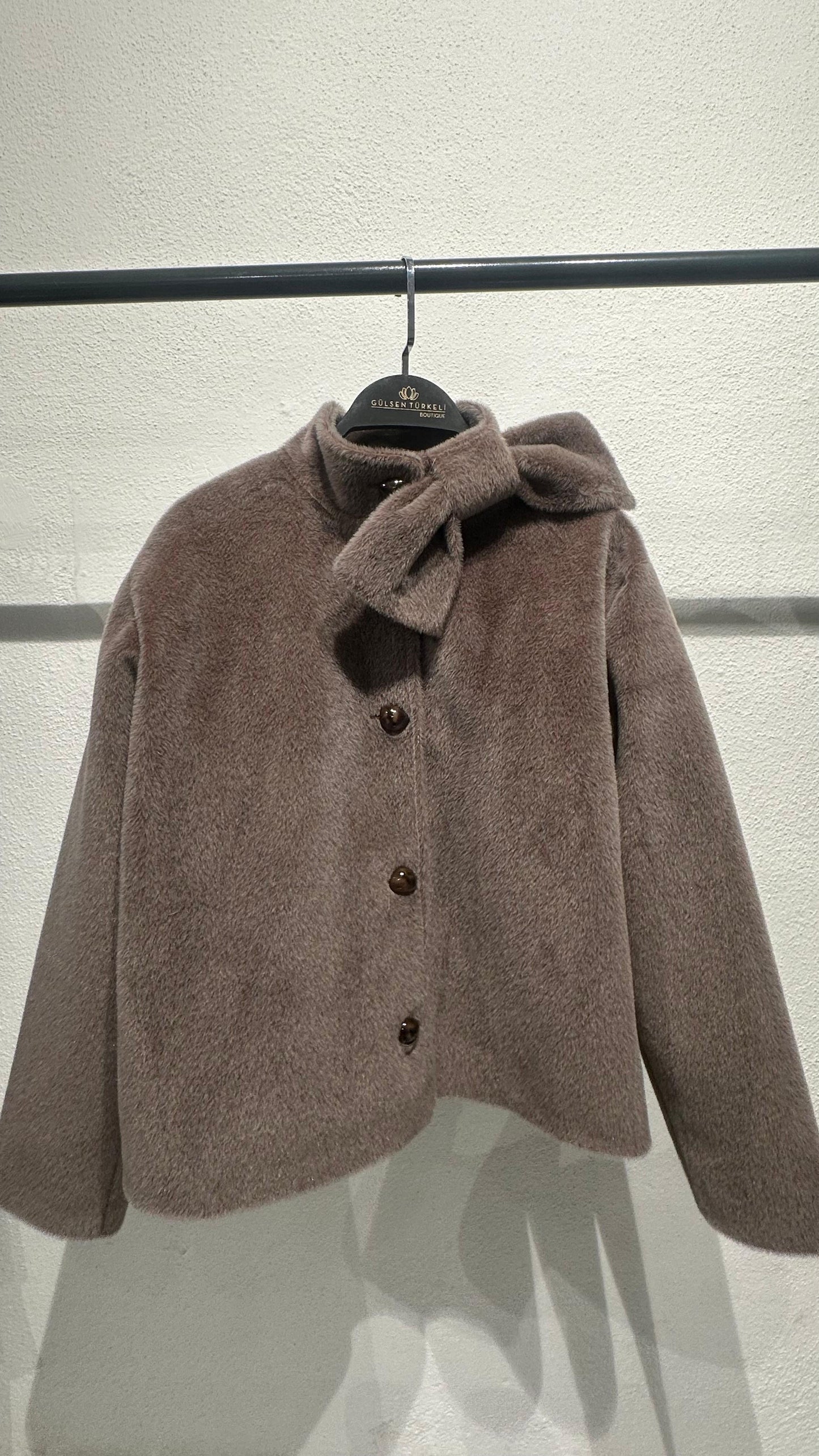 Tay Tüyü Yandan Fiyonk Detay Astarlı Kaban