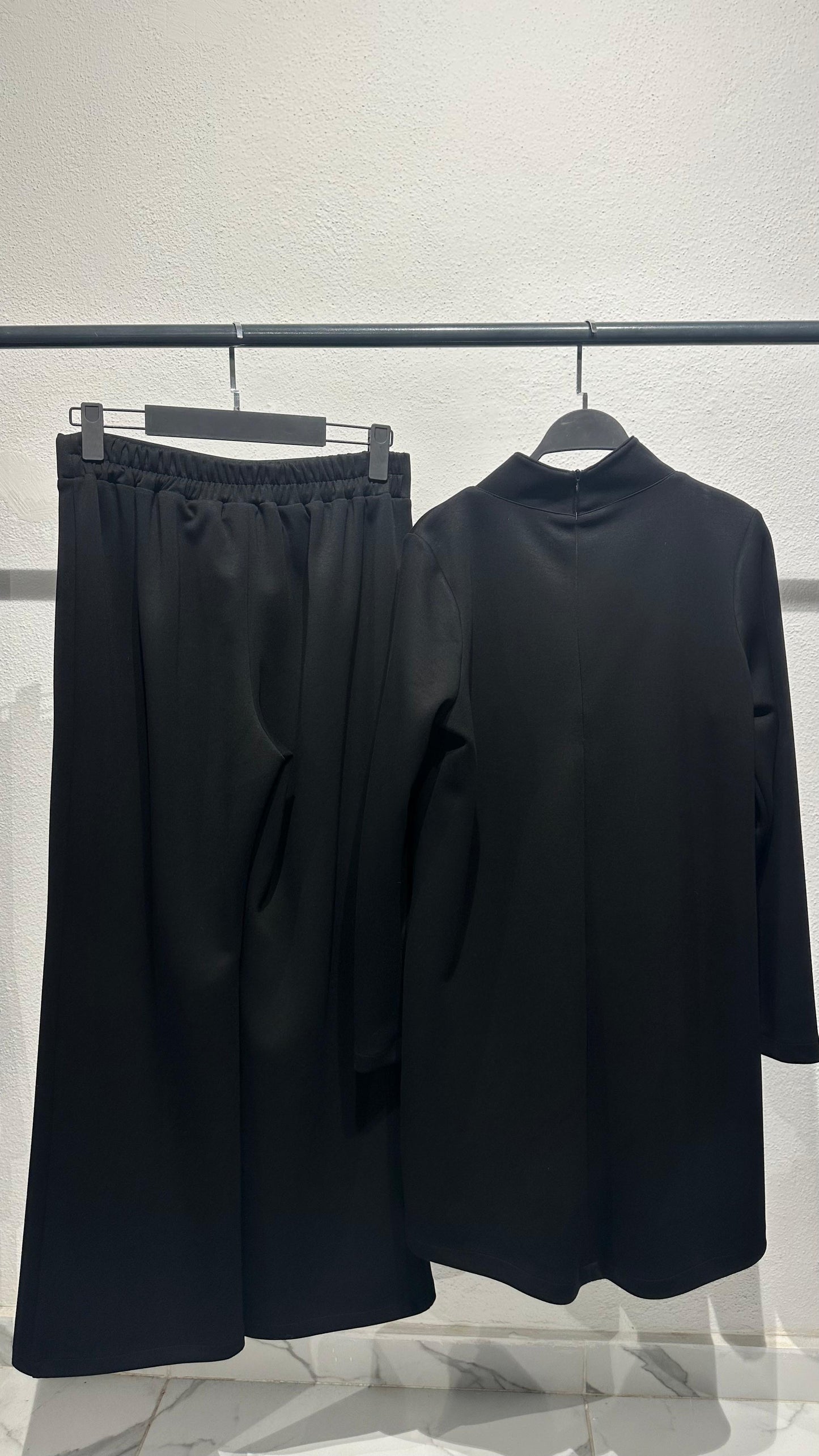 Üç İplik Dokuma Yaka Detay Garnili Pantolon Takım