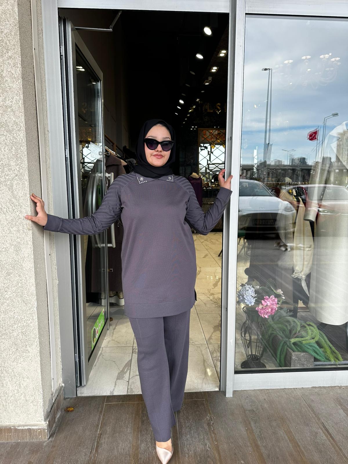 Yaka Taş Kol Çizgi Detaylı Merserize Pantolon Takım