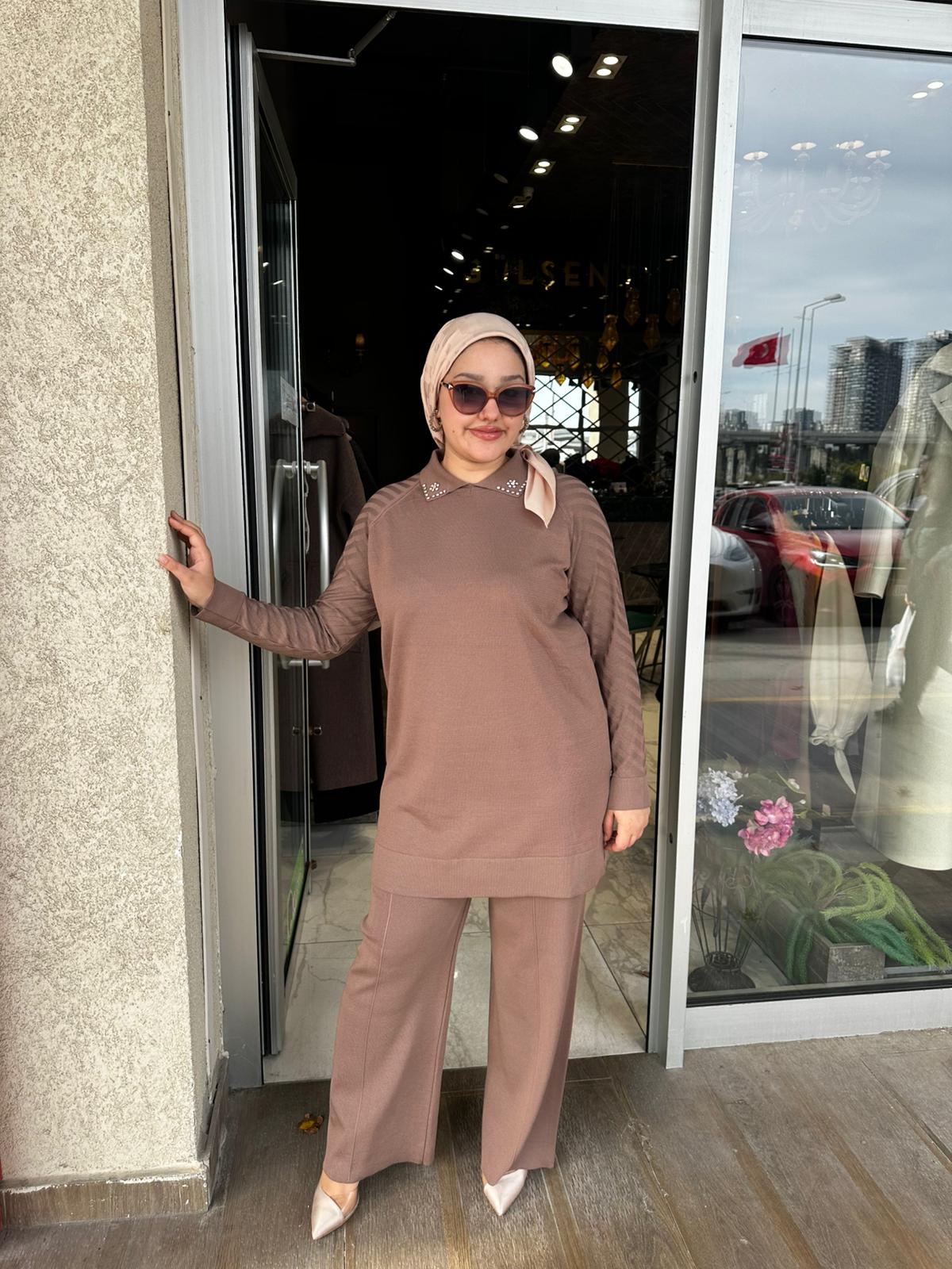 Yaka Taş Kol Çizgi Detaylı Merserize Pantolon Takım