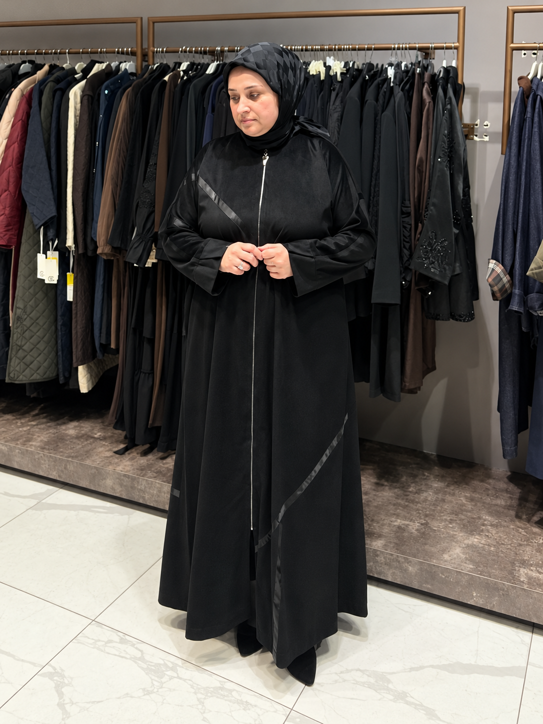 Şerit detaylı fermuarlı siyah uzun kap önden görünüm